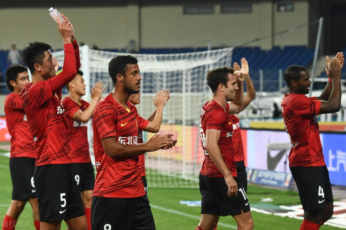 包含冲刺阶段中超传出新动向;菲尼克斯太阳火线驰援;高层表态:悬念犹存;数据层面出现新趋势的词条 包含冲刺阶段中超传出新动向;菲尼克斯太阳火线驰援;高层表态:悬念犹存;数据层面出现新趋势的词条