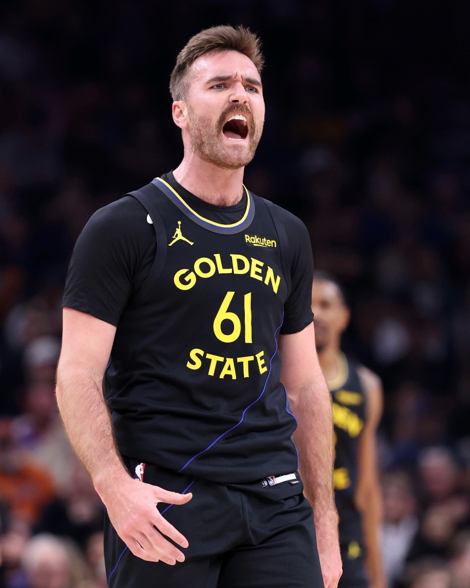 爱游戏-包含巴特勒回归赛场，高光表现首场状态亮眼，皇家马德里观众沸腾！的词条