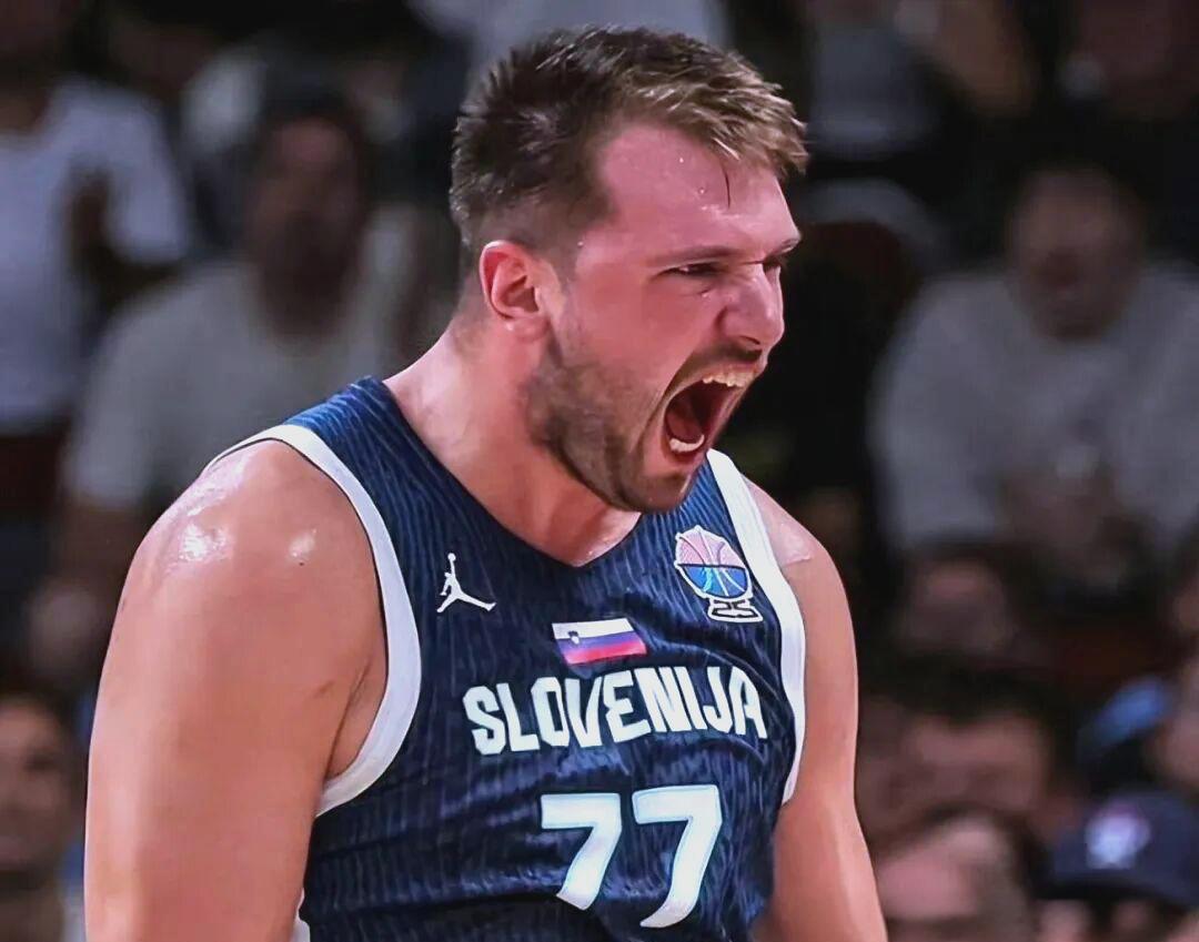  东契奇绝杀带走胜利,21岁首次季后赛已比肩传奇 