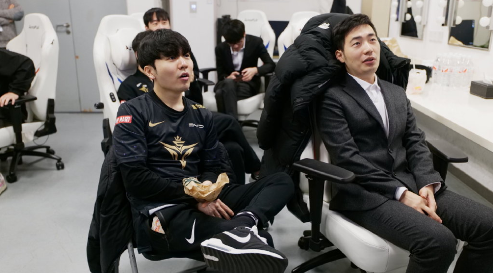 关于Rookie巅峰对决,Karsa与50激战MAD分钟,挺进下一轮胜负难料!的信息 关于Rookie巅峰对决,Karsa与50激战MAD分钟,挺进下一轮胜负难料!的信息